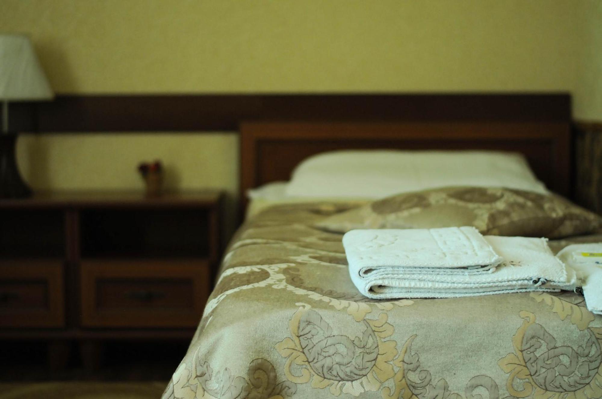 Don Kihot Hotel Novovolyns'k Zimmer foto