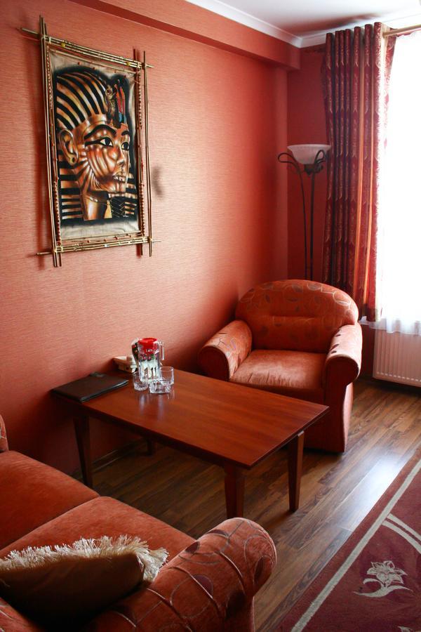 Don Kihot Hotel Novovolyns'k Zimmer foto