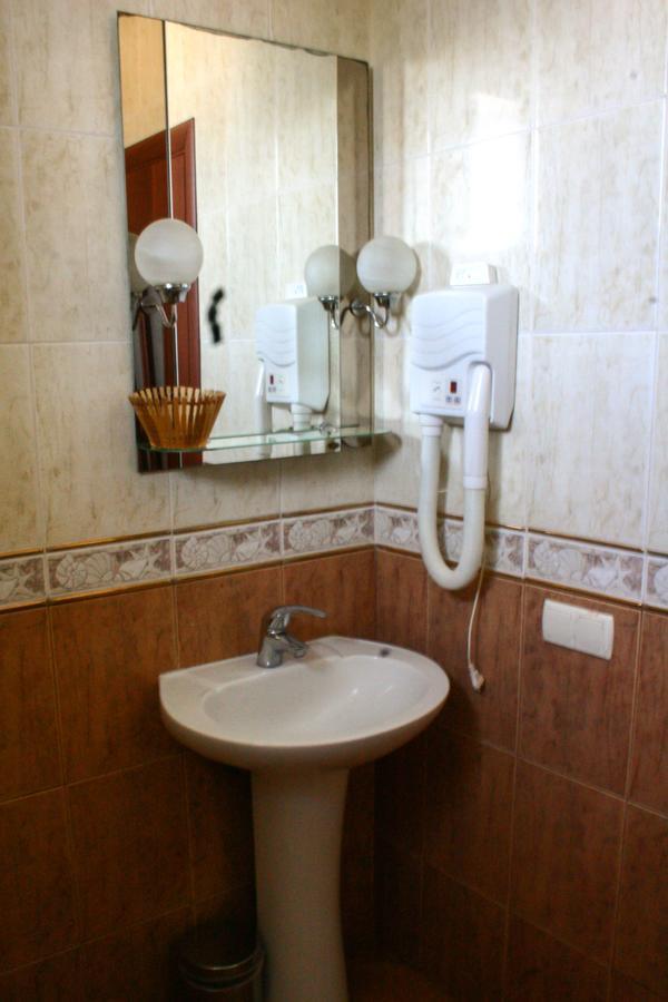 Don Kihot Hotel Novovolyns'k Zimmer foto